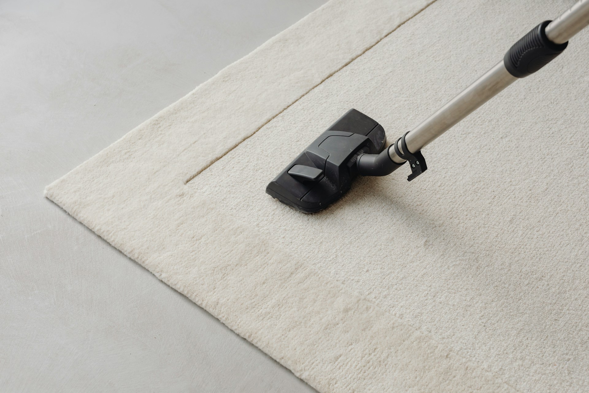 Why You Should Consider Trying a Bagless Vacuum