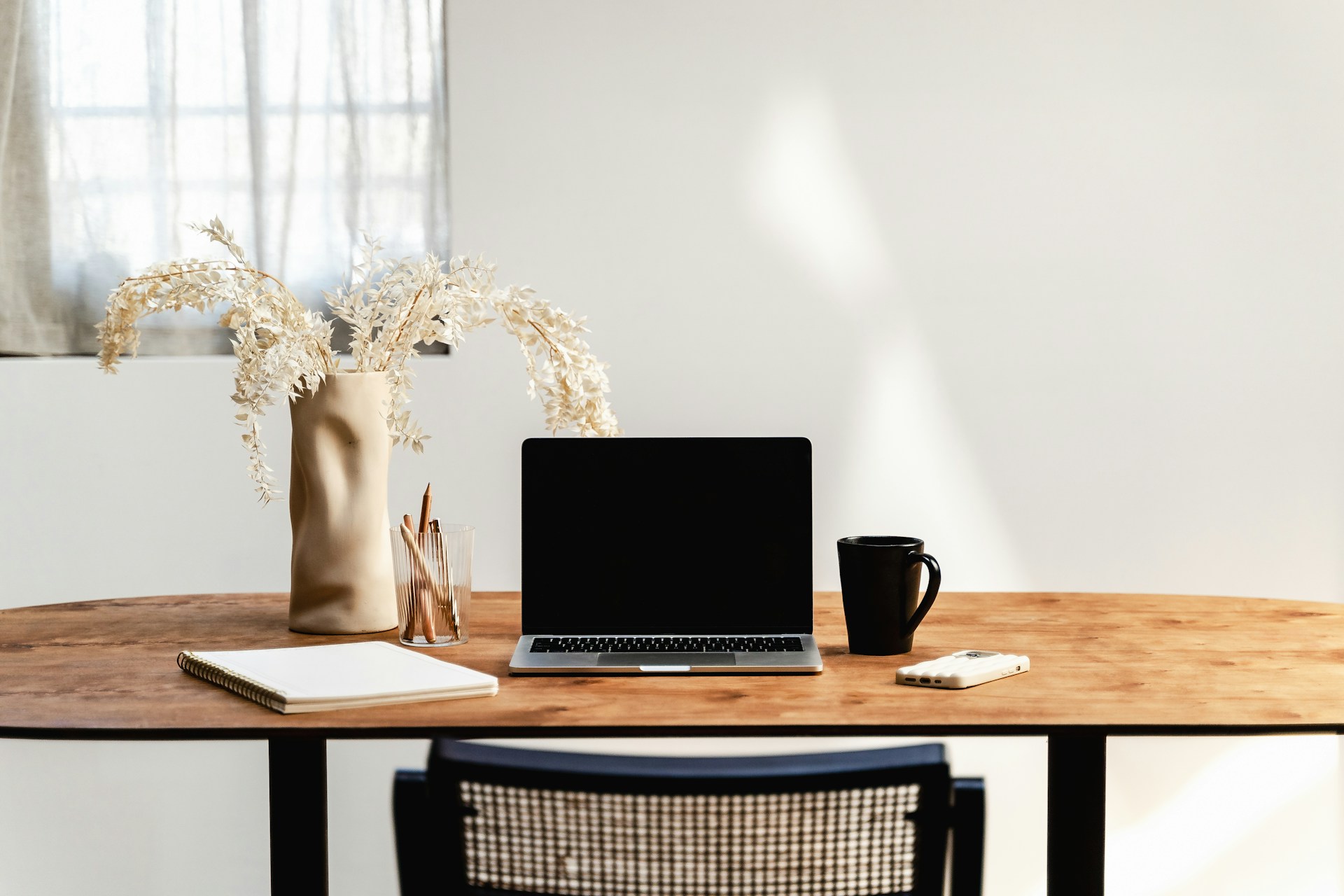 The Ideal Balance Between Style and Function in Your Desk Essentials